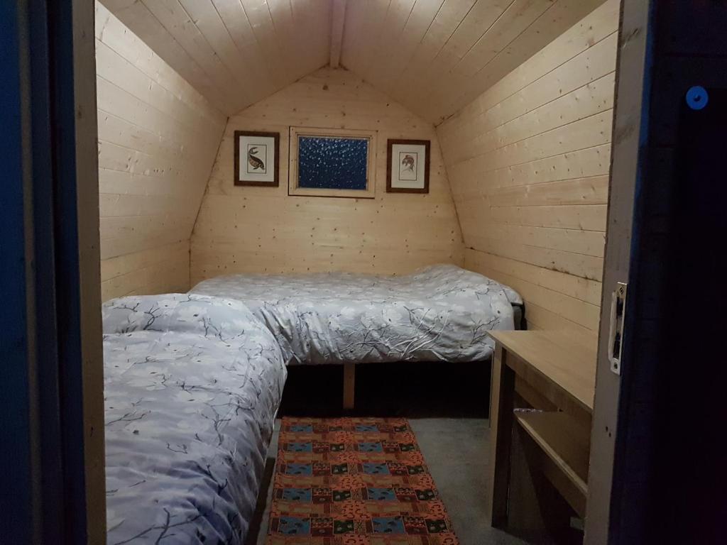 Posteľ alebo postele v izbe v ubytovaní Rum Bridge "Patsy's" Family Glamping Pod