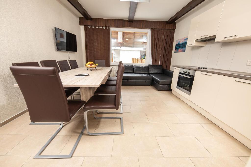 Kuchyň nebo kuchyňský kout v ubytování Haus Astoria