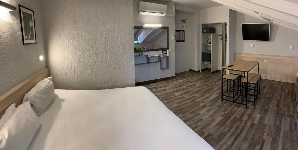 Kuchyň nebo kuchyňský kout v ubytování Hotel de Berne