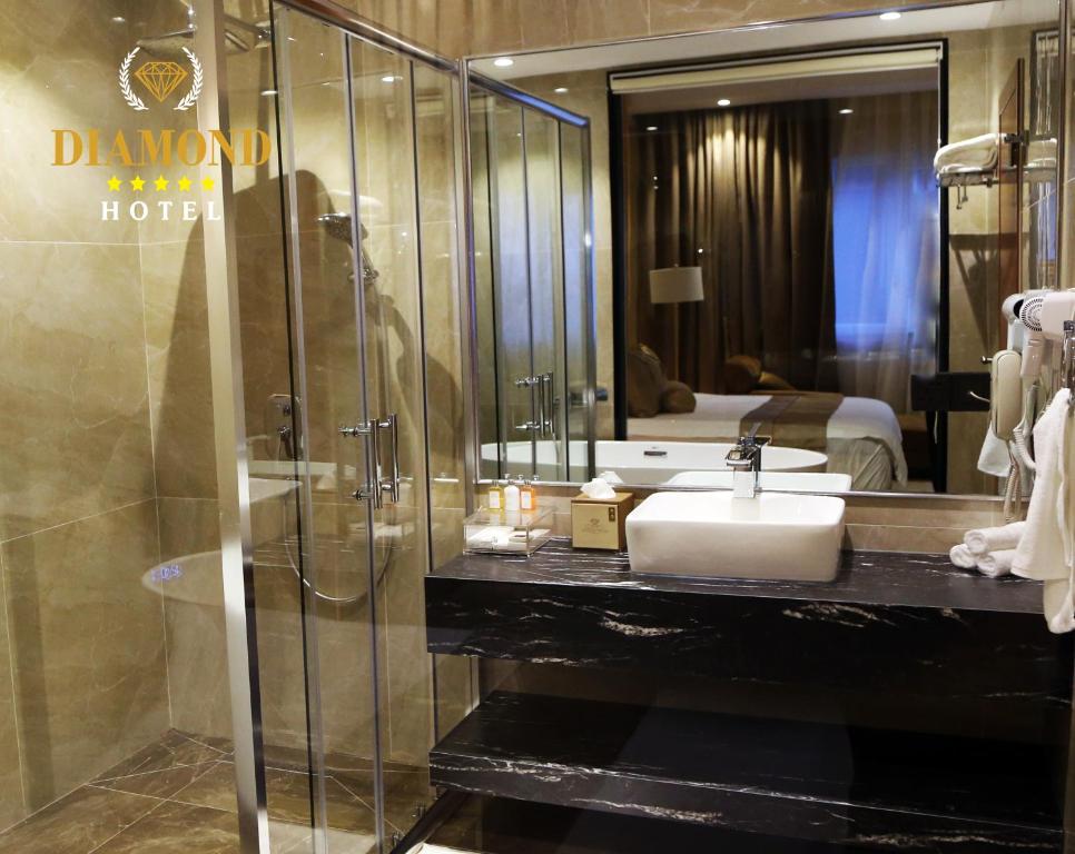 Bilik mandi di Hotel Diamond Prishtina