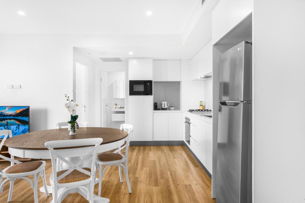 2-Bed Beach Apartment with Pool, Parking & Balcony - Two-Bedroom Apartment