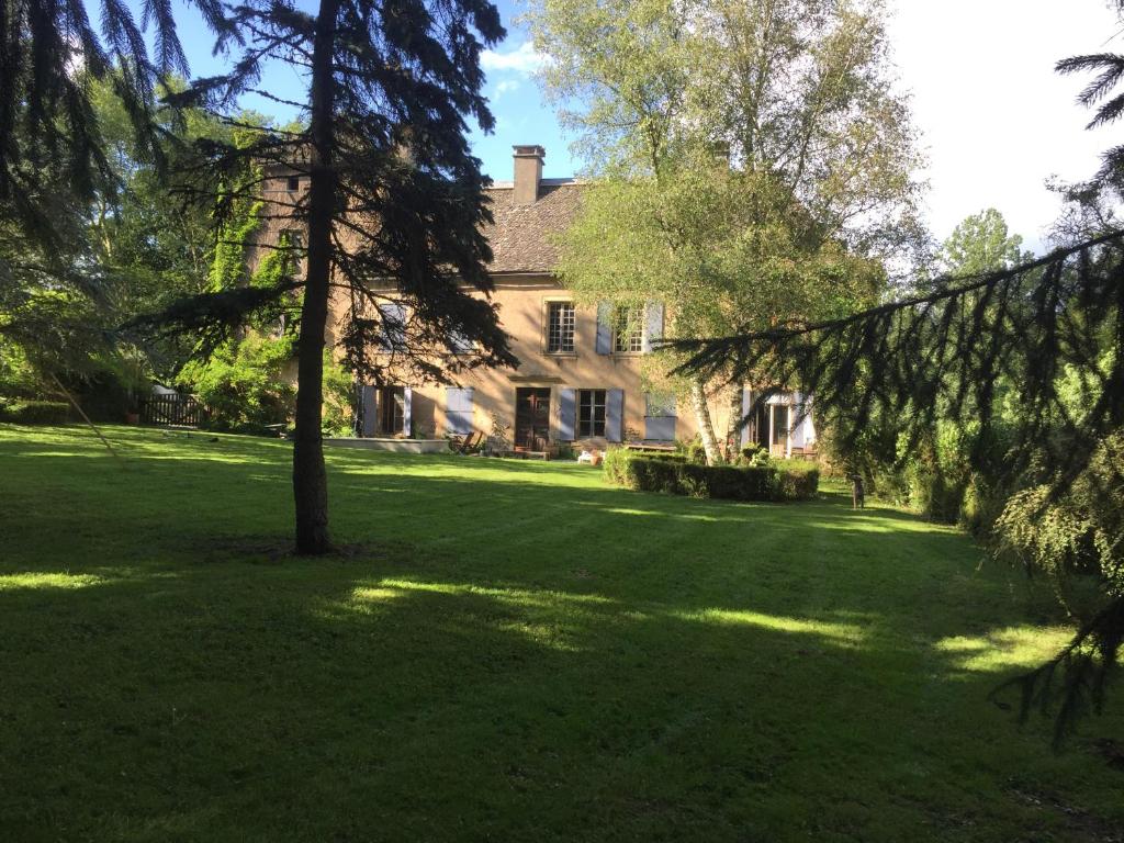 a large house with a green yard with trees at Cantaranne in Privezac