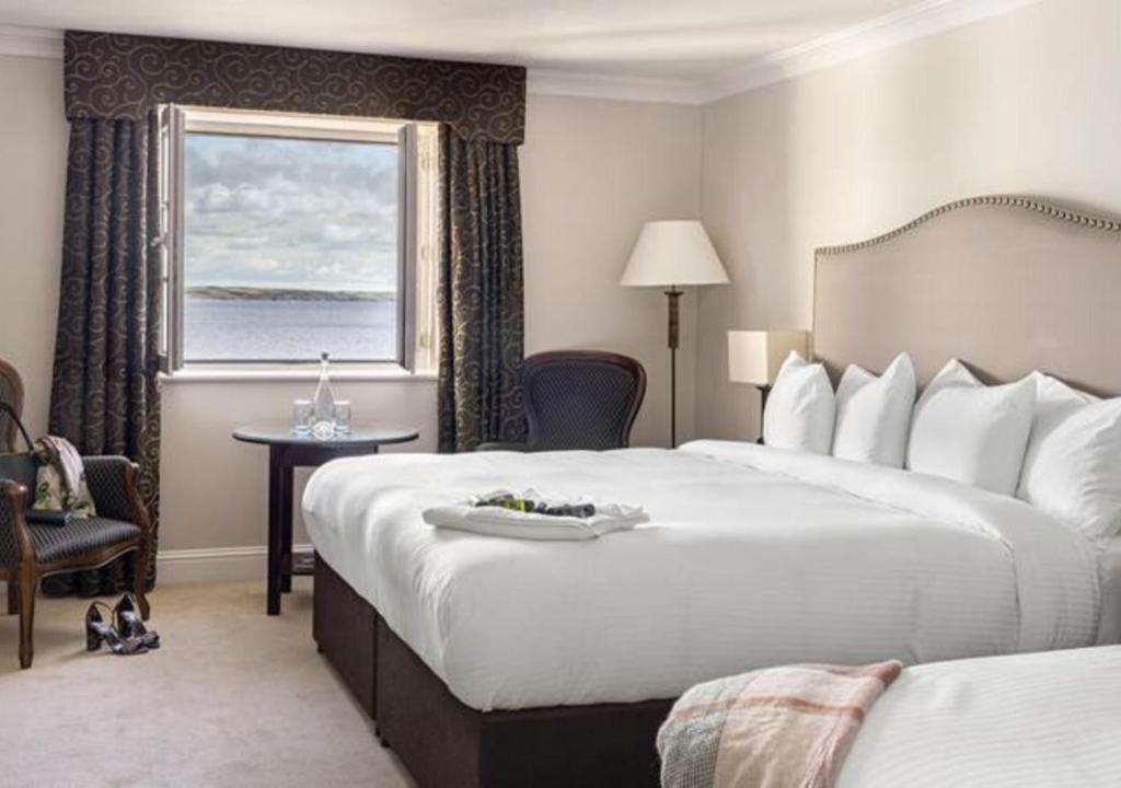 Ένα ή περισσότερα κρεβάτια σε δωμάτιο στο Bayview Hotel