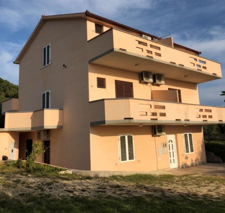 Apartmani Maslina