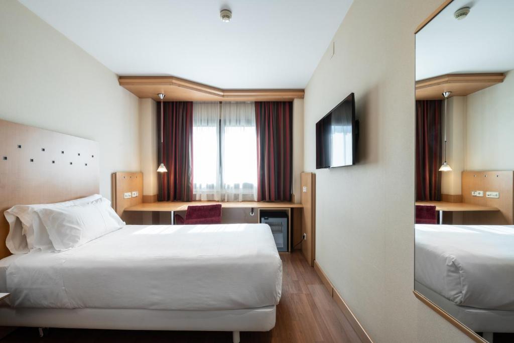 Catalonia La Maquinista - Resim 30