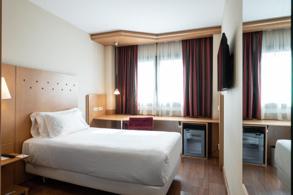 Catalonia La Maquinista - Single Room