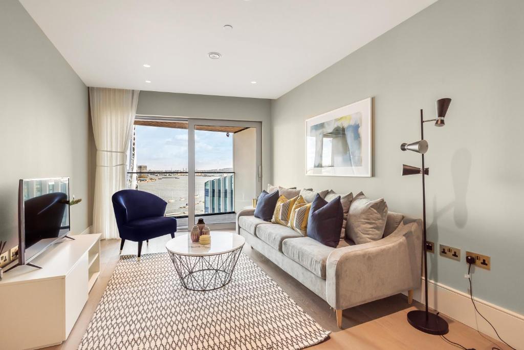 a living room with a couch and a tv at Luxury River View Greenwich Apartment in London