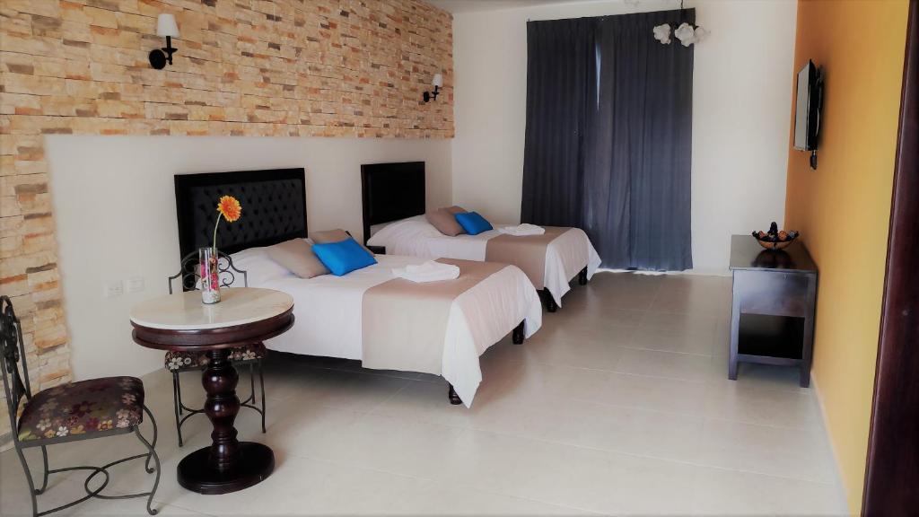 Postel nebo postele na pokoji v ubytování Hotel Los Frailes, Valladolid, Yucatán