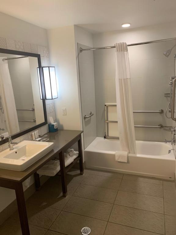 Country Inn & Suites by Radisson, Smithfield-Selma, NC photo