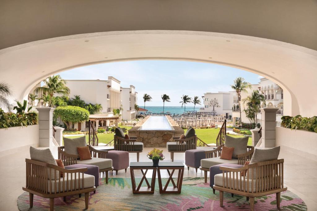 Гостиная зона в Hyatt Vivid Playa Del Carmen All-Inclusive Adult Only Resort