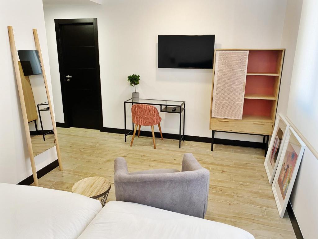 A television and/or entertainment centre at La SIGRINA Tuy