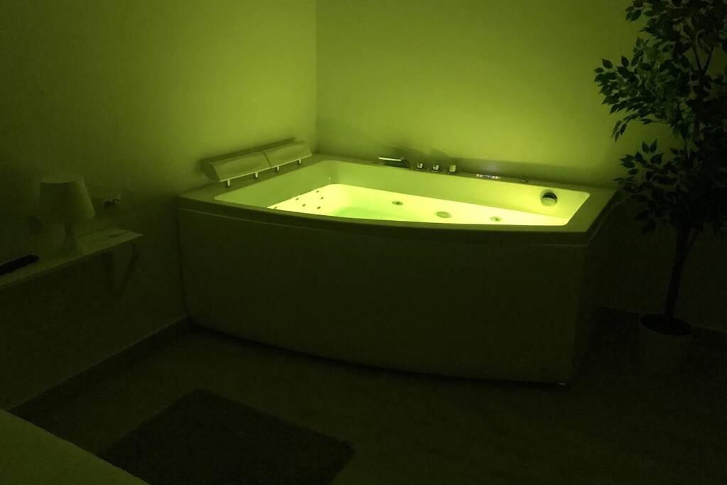 Apartment with Jacuzzi Free Wifi, Valencia – Precios ...