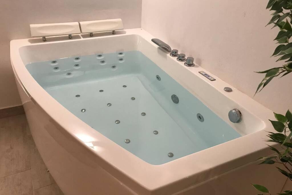 Apartment with Jacuzzi Free Wifi, Valencia – Updated 2023 Prices