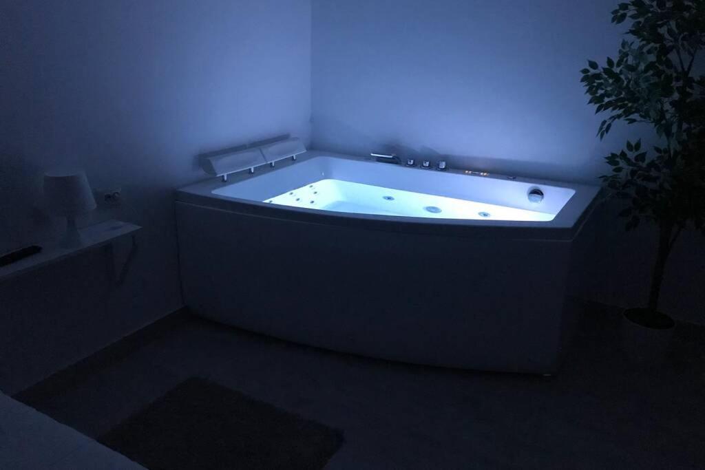 Apartment with Jacuzzi Free Wifi, Valencia – Updated 2023 Prices