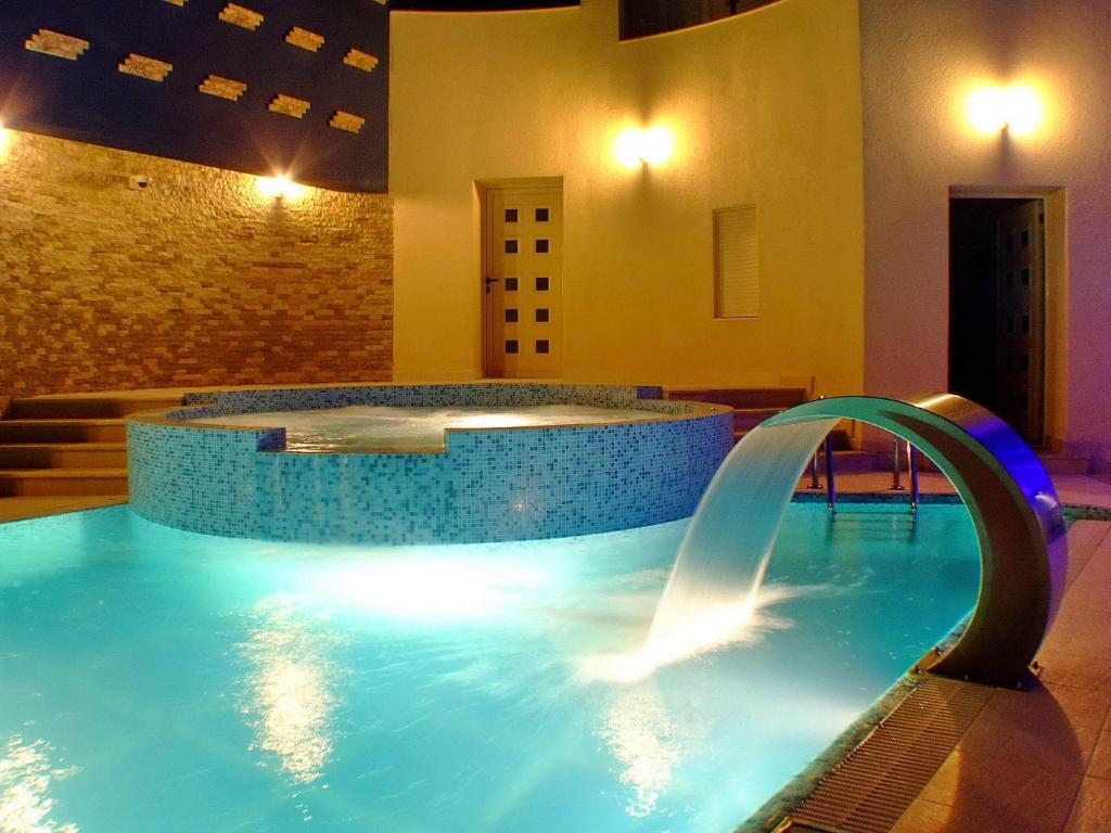 Bassein majutusasutuses Meridian Hotel või selle lähedal