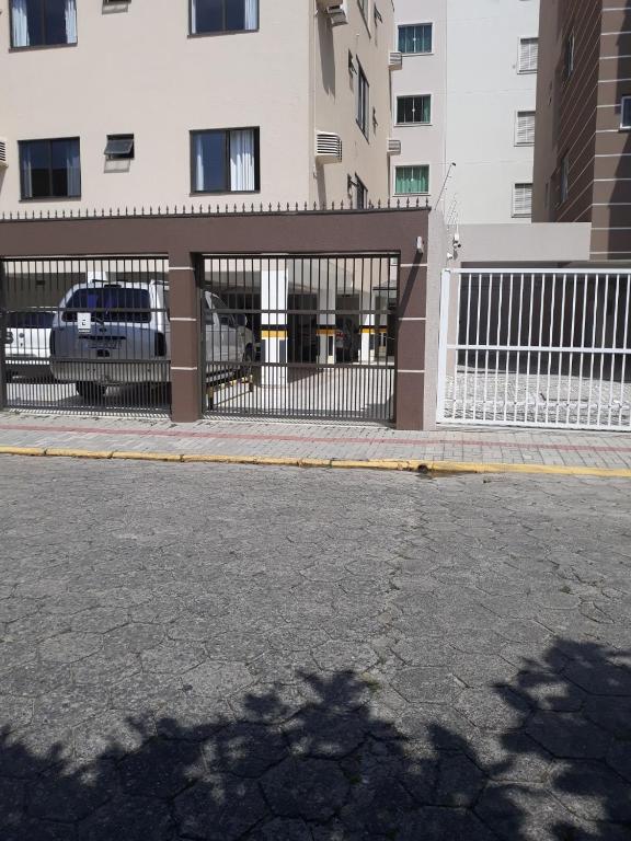  Excelente 2 dormitorios em Bombas