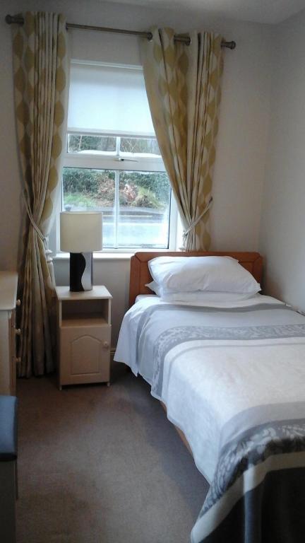 Postel nebo postele na pokoji v ubytování Connollys Apartment Doohamlet Castleblayney