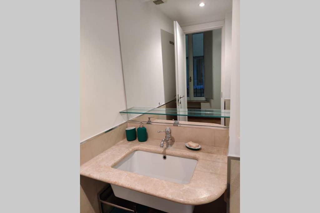 A bathroom at Lanza Tomasi Apartment - centre