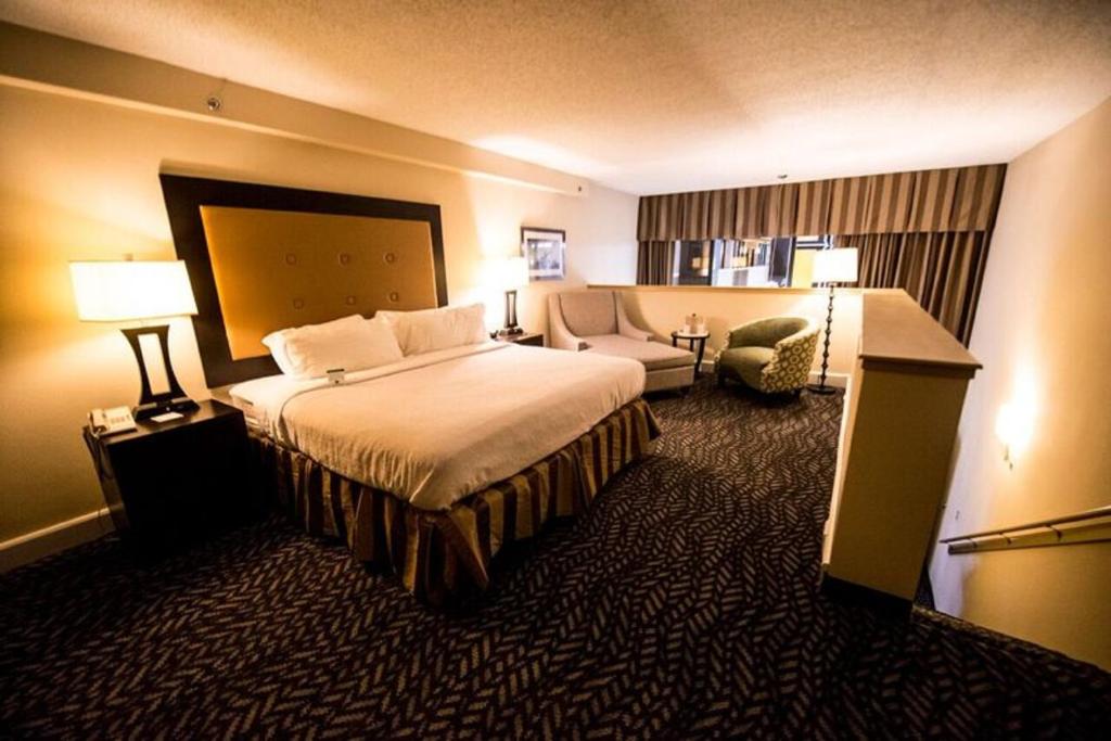 Wyndham Grand Executive Center Little Rock Airport photo