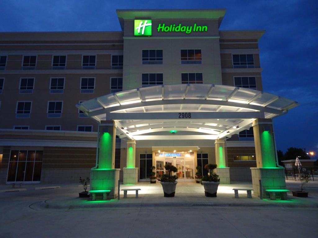 a hospital building with a lit up entrance at night at Holiday Inn - Jonesboro, an IHG Hotel in Jonesboro