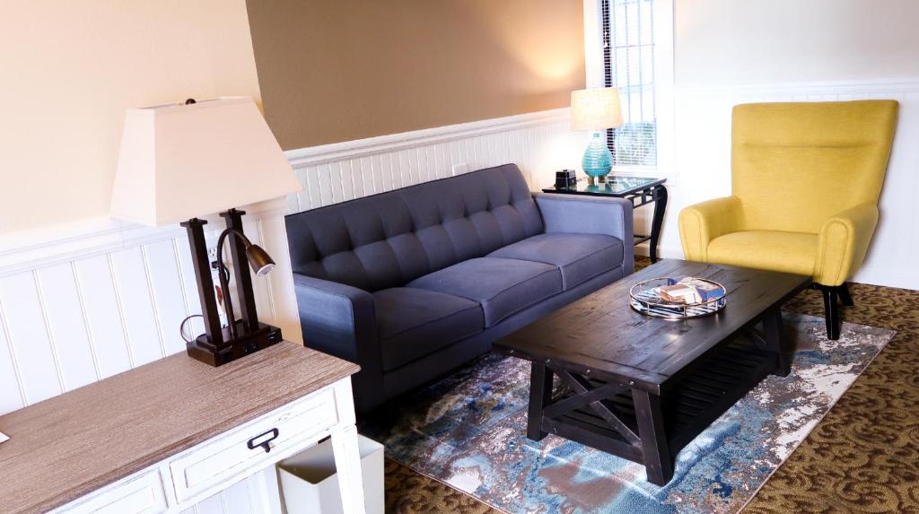 City Center Inn and Suites - 