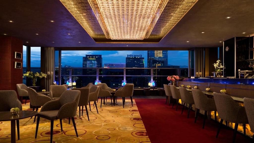 Un televizor și/sau centru de divertisment la Hotel Indigo Hong Kong Island by IHG
