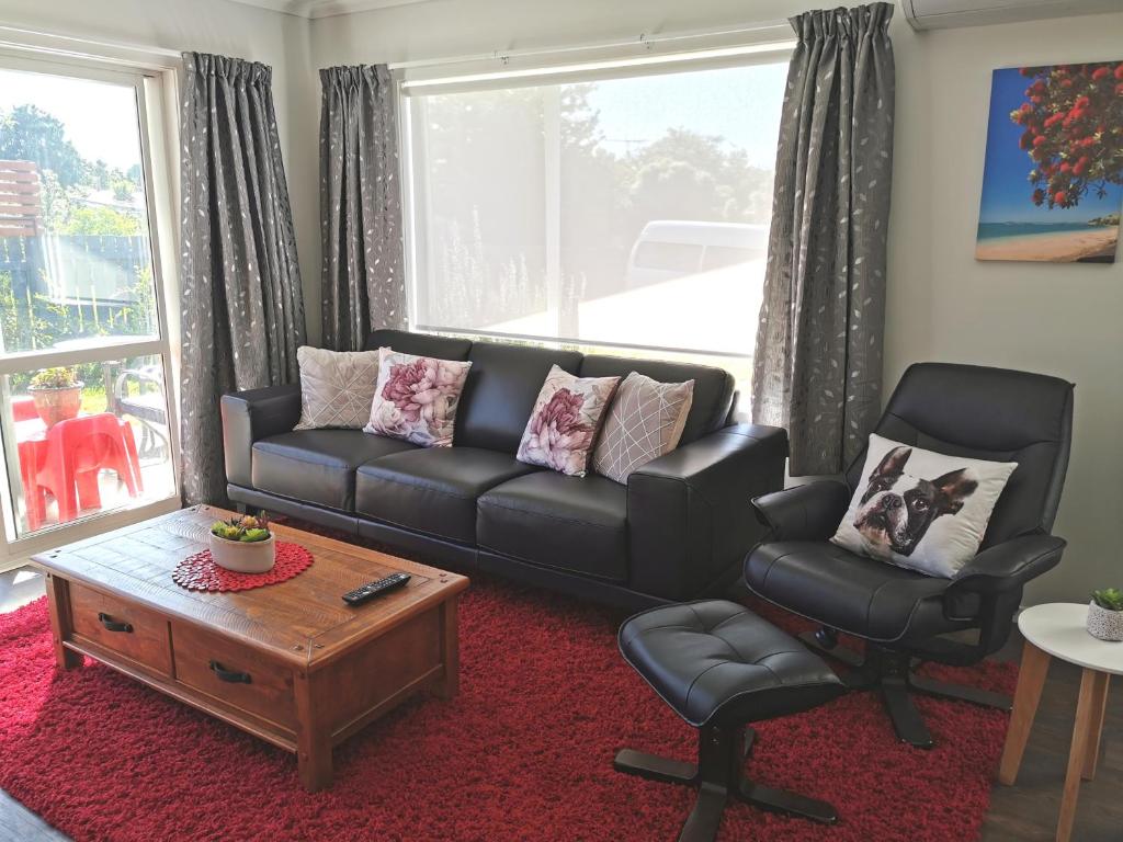 Posezení v ubytování Kerikeri Sunny Modern 2 Bedroom Apartments