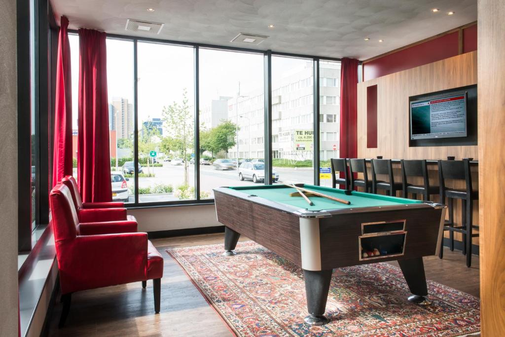 Biliár nebo kulečník v ubytování Bastion Hotel Den Haag Rijswijk