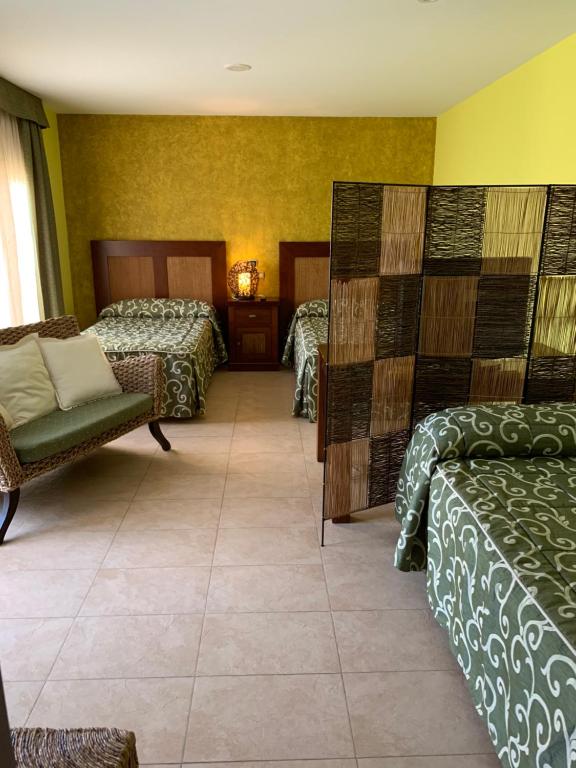 Hotel Restaurant Cal Petit - Superior Triple Room
