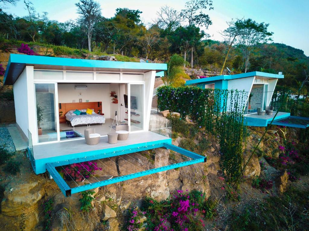 Κήπος έξω από το Sunset Palm Lodge