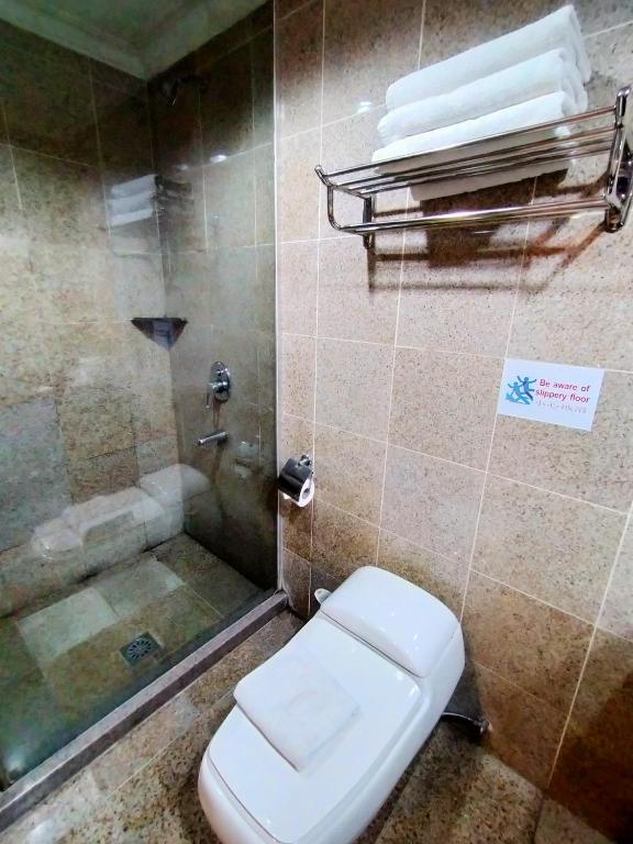 Koupelna v ubytování TD Plaza Hotel