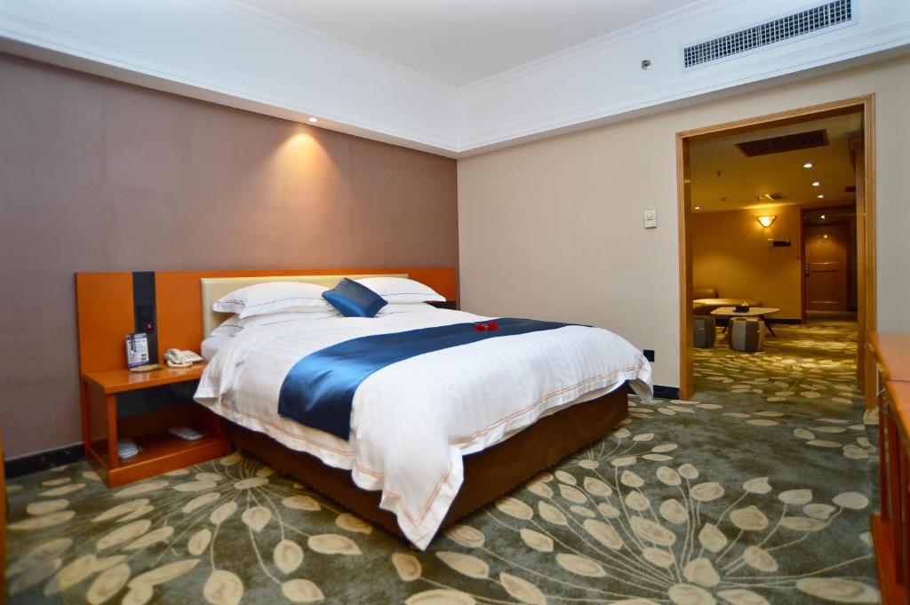 Postel nebo postele na pokoji v ubytování Shenzhen Kaili Hotel, Guomao Shopping Mall