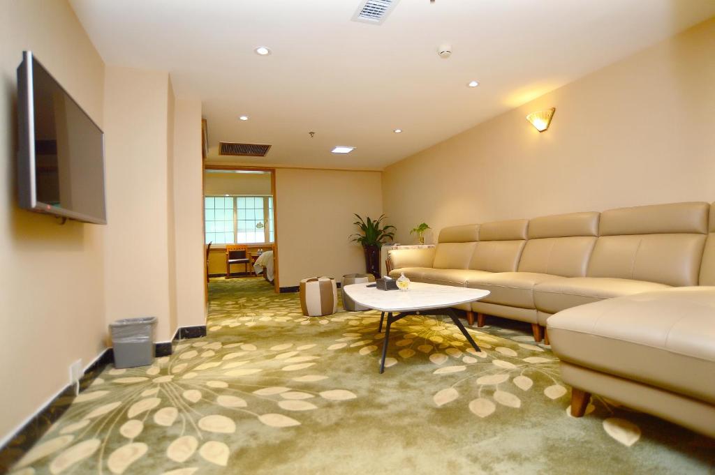 TV a/nebo společenská místnost v ubytování Shenzhen Kaili Hotel, Guomao Shopping Mall