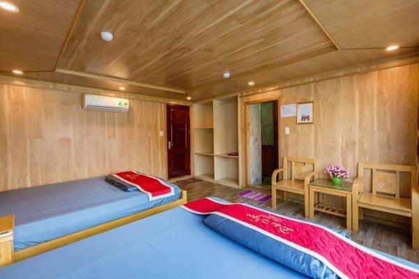 Postel nebo postele na pokoji v ubytování Cat Ba Bay Cruises