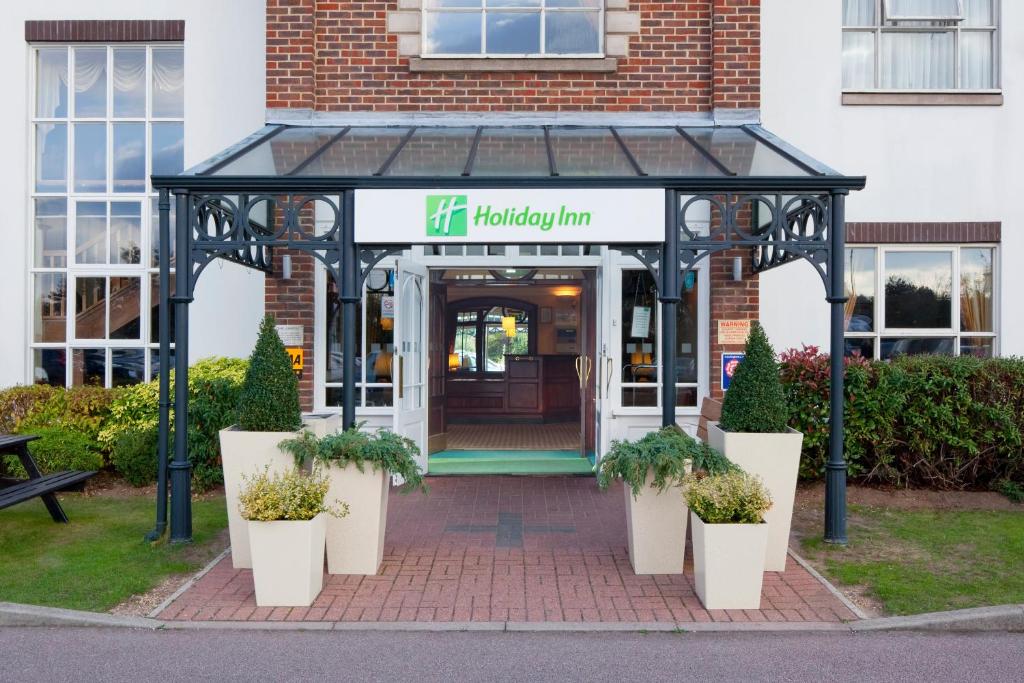 a gazebo in front of a building at Holiday Inn Ipswich Orwell, an IHG Hotel in Ipswich