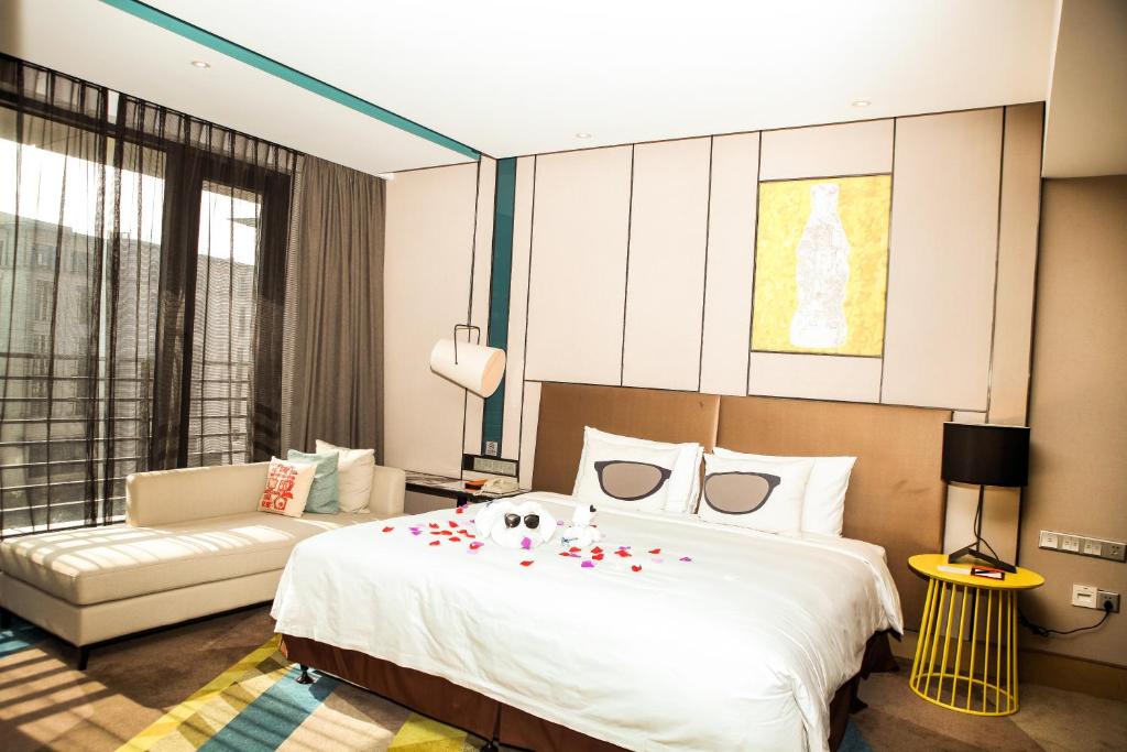 Postel nebo postele na pokoji v ubytování MiniMax Premier Hotel Shanghai Hongqiao