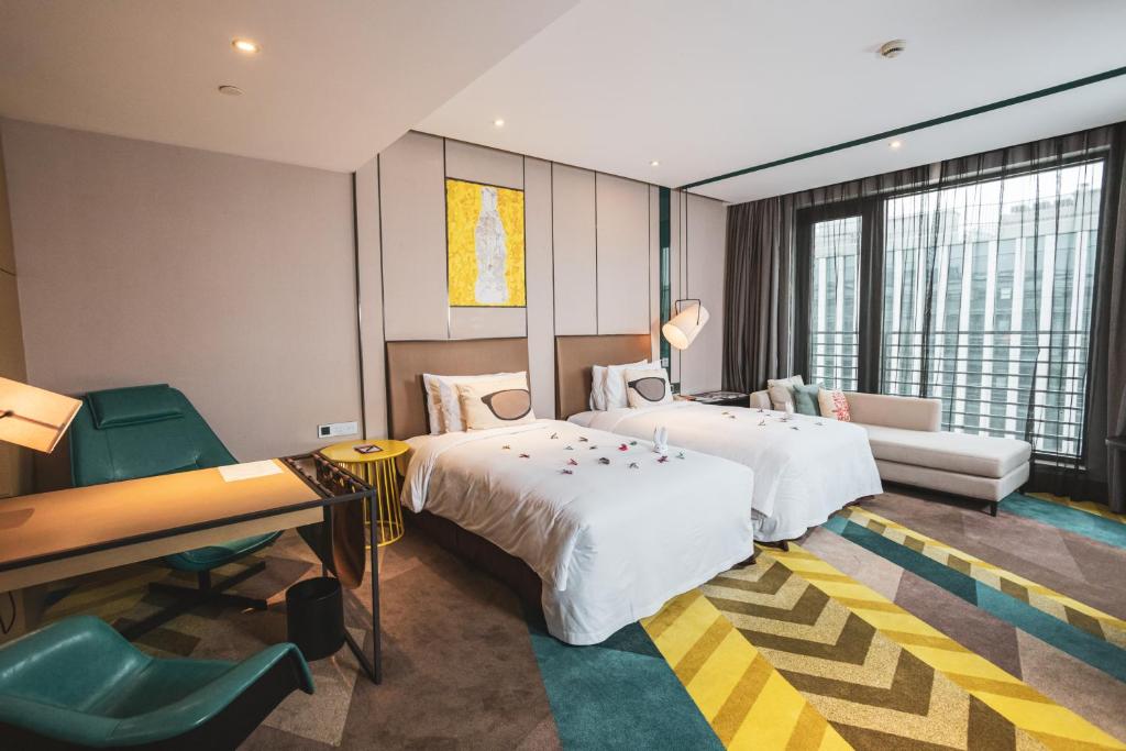Postel nebo postele na pokoji v ubytování MiniMax Premier Hotel Shanghai Hongqiao
