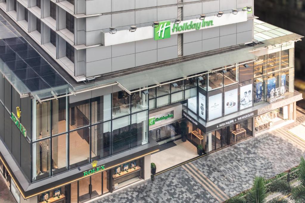una vista aérea de un edificio en Holiday Inn Golden Mile, an IHG Hotel en Hong Kong