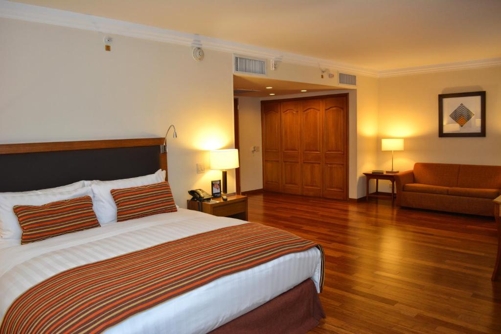 Una cama o camas en una habitación de Hotel Intercontinental Cali by IHG