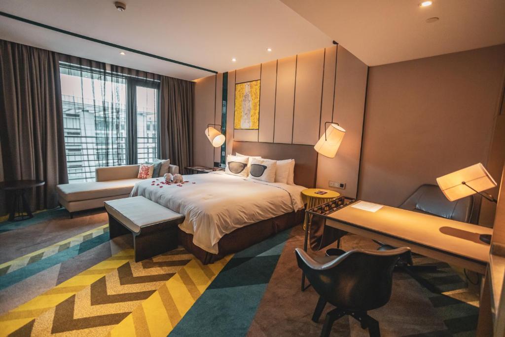 Postel nebo postele na pokoji v ubytování MiniMax Premier Hotel Shanghai Hongqiao