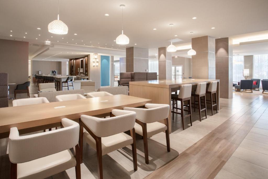Holiday Inn Los Angeles - LAX Airport by IHG photo