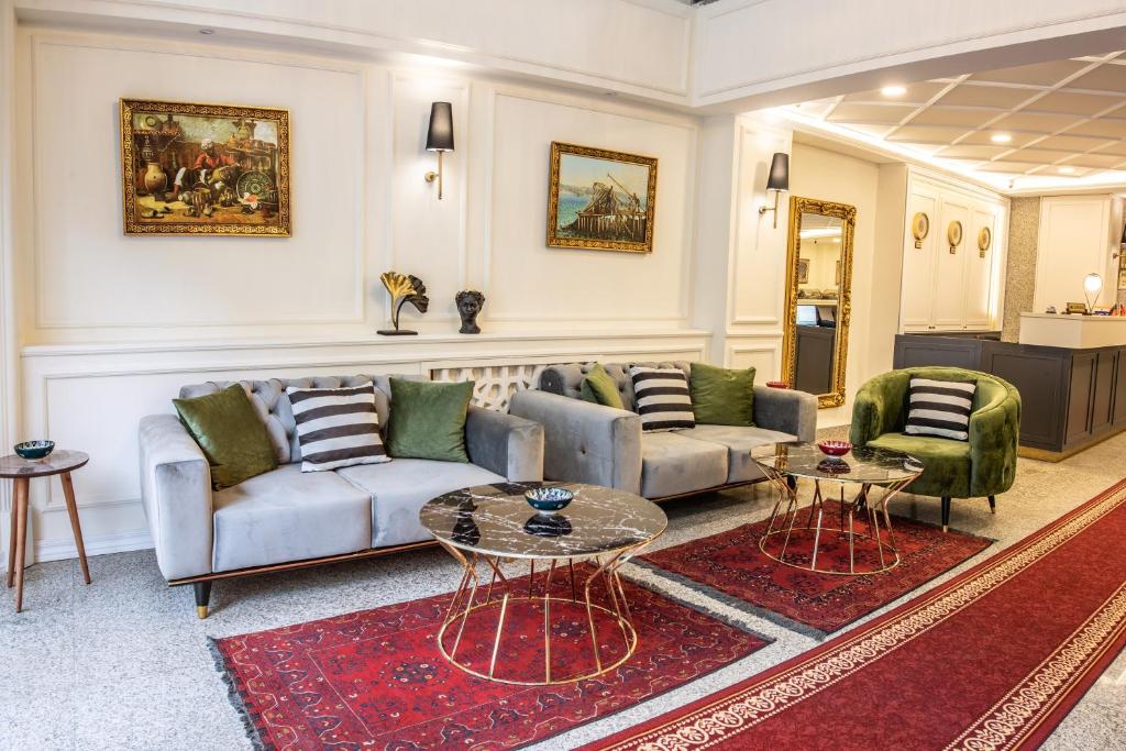 Posezení v ubytování Royal Bosphorus Hotel & SPA Hamam