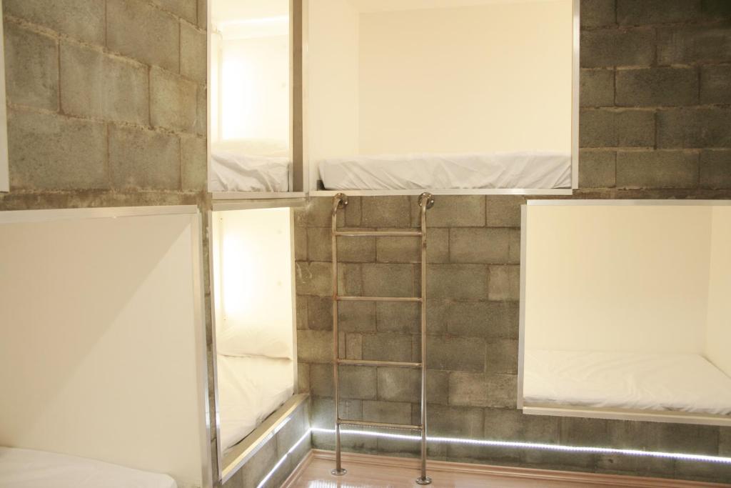 Viva Hostel Design - Lit Dans Une Salle De Dortoir Féminine à 6 Lits