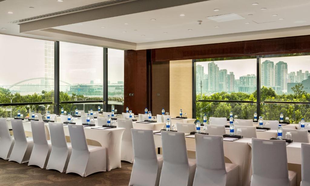 Restaurace v ubytování InterContinental Shanghai Expo by IHG - Huangpu Riverview, 3KM to the Bund & Lujiazui, Near 2 Major Exhibition Centers, Onsite Currency Exchange