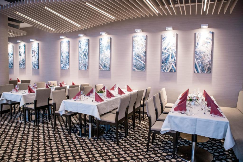 Reštaurácia alebo iné gastronomické zariadenie v ubytovaní Holiday Inn Dąbrowa Górnicza-Katowice by IHG