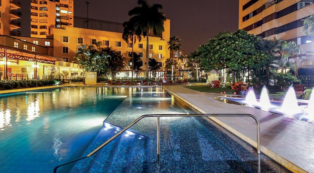 La alberca dentro o cerca de Hotel Intercontinental Cali by IHG