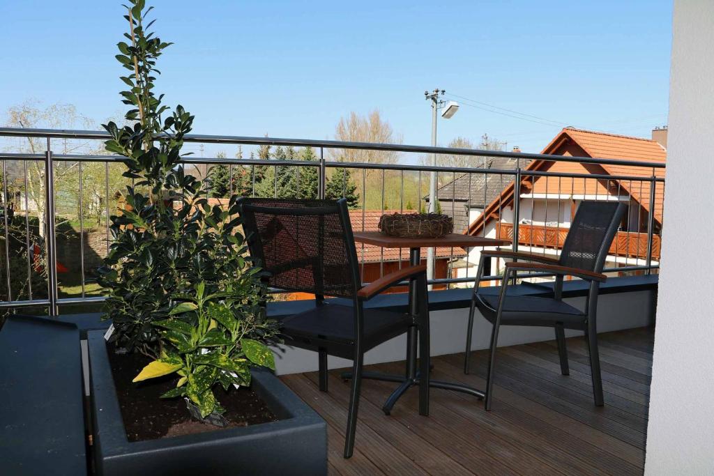 Balkón nebo terasa v ubytování Penthouse Tauberblick