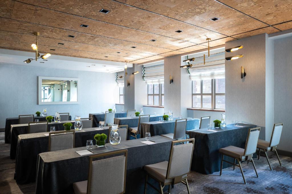 Restaurace v ubytování Kimpton Hotel Palomar Philadelphia by IHG