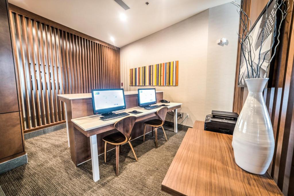 Holiday Inn Express & Suites - West Edmonton-Mall Area by IHG - Resim 11