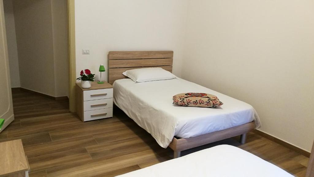 Łóżko lub łóżka w pokoju w obiekcie EApartmentsfoligno
